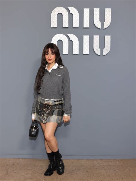 miu miu ウォニョン|本田翼やIVEのウォニョンが来場！ ミュウミュウ2025年春夏 .